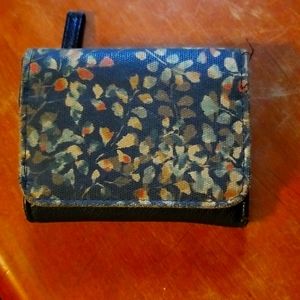 Woman's Tri-fold Wallet